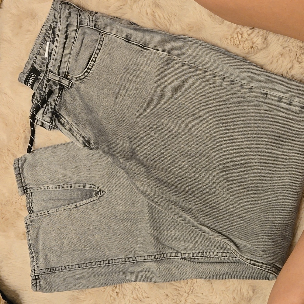 Tie jeans